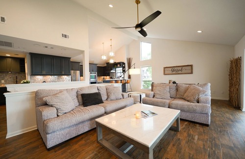 April Sound Casa | Lake Conroe Retreat. Stunning Views & Private Deck