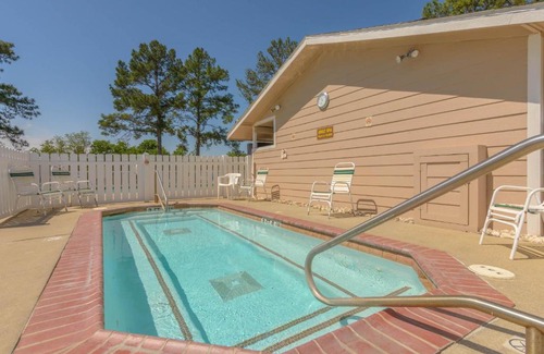 Willis Complejo | Lake Conroe Two-Bedroom Cabin 13