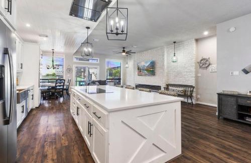 April Sound Casa | Lake Conroe Waterfront Paradise -Weekly Discounts!