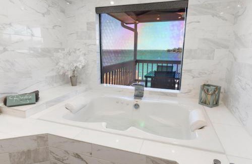 April Sound Casa | Lake Conroe Waterfront Paradise -Weekly Discounts!