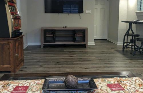 Montgomery Casa | Lake ConRoy Estates - Unit B with Pool Access