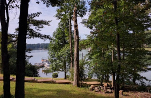 Moneta Cabaña | Lake Cottage on Water - ¡Mitad de precio de los competidores!