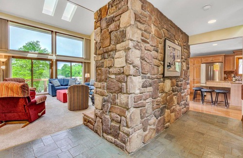 Smith Mountain Lake Casa | LAKE Dancing Water! Sleeps 10, Private dock!