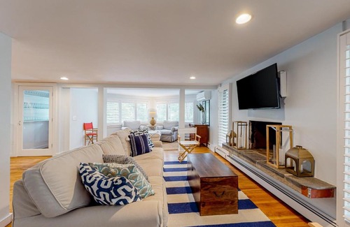 West Hyannisport Casa | Lake Elizabeth Terrace
