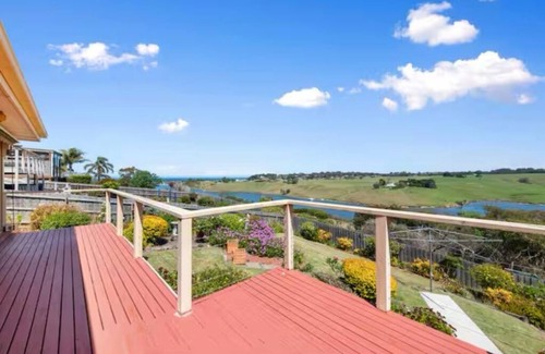 Lakes Entrance Casa | Lake Entrance Home with Stunning View
