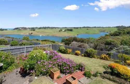 Lakes Entrance Casa | Lake Entrance Home with Stunning View