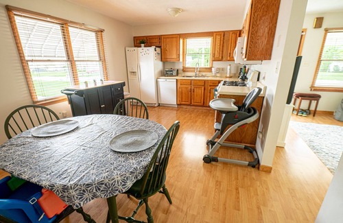 Erie Casa | Lake Erie Area 3 BR Home