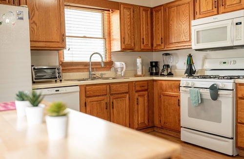 Erie Casa | Lake Erie Area 3 BR Home