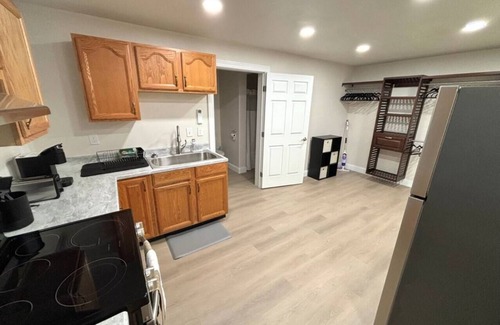 Erie Apartamento | Lake Erie Getaway - Cozy Modern Studio