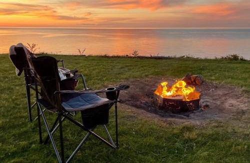 North East Casa | Lake Erie waterfront home with classic game arcade