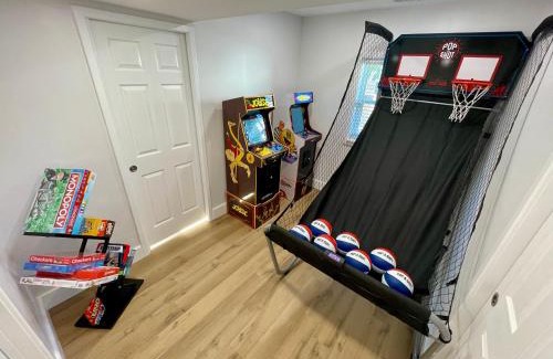 North East Casa | Lake Erie waterfront home with classic game arcade