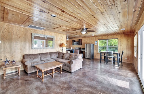 Frisco Casa | Lake Escape - 14 Person Bunkhouse