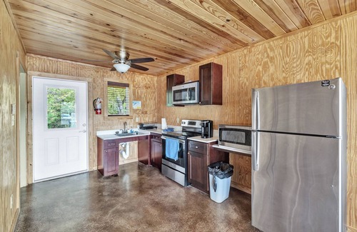 Frisco Casa | Lake Escape - 14 Person Bunkhouse
