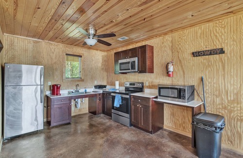 Frisco Casa | Lake Escape - 20 Person Bunkhouse