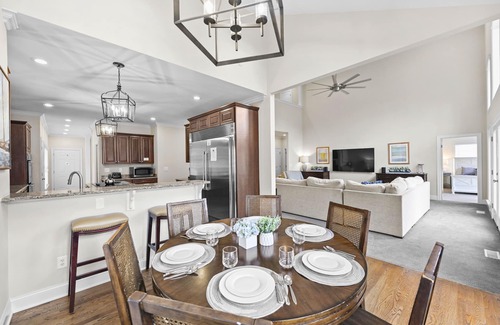 Barium Springs Casa | Lake Escape by AvantStay | Lakefront, Private Dock