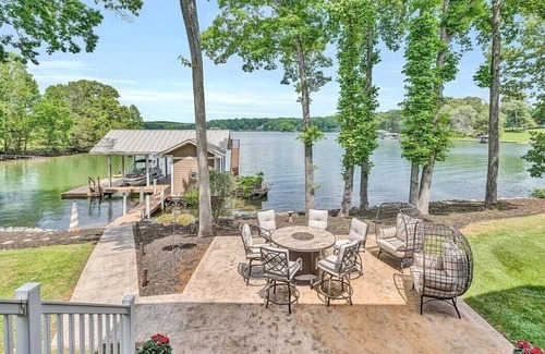 Westlake Corner Casa | Lake Estate!