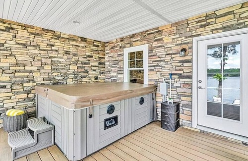 Westlake Corner Casa | Lake Estate!