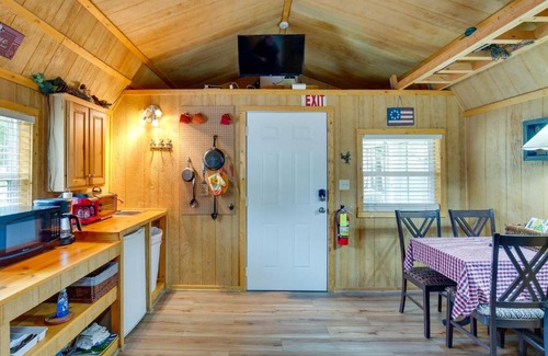 Emory Apartamento | Lake Fork Studio Cabin with Dock and Boat Ramp!