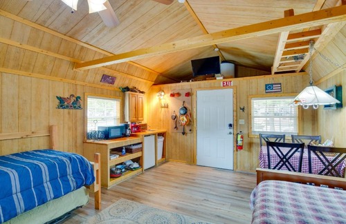 Emory Apartamento | Lake Fork Studio Cabin with Dock and Boat Ramp!
