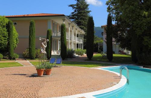 Porto Ceresio Apartamento | Lake Front 138
