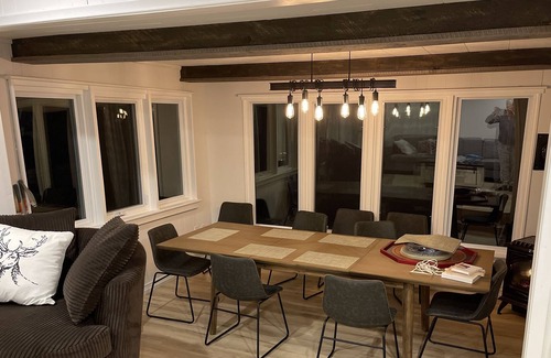 Grey Highlands Cabaña | Lake Front 4-Bedroom Cottage/Chalet on Lake Eugenia