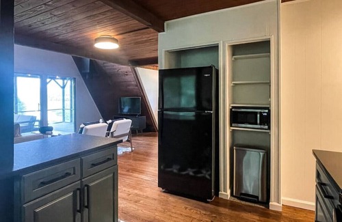 Cadiz Cabina | Lake Front A-Frame with Boat Slip!