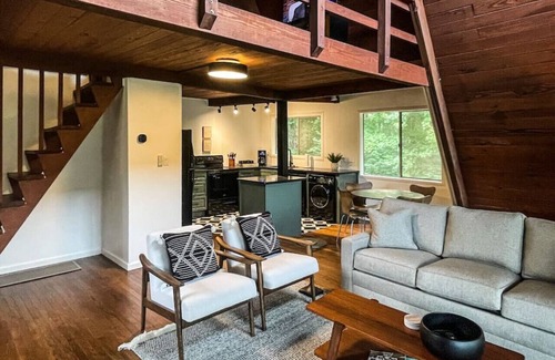 Cadiz Cabina | Lake Front A-Frame with Boat Slip!