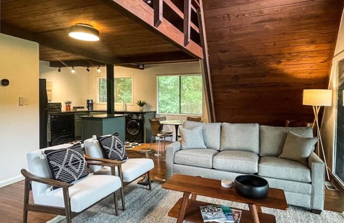 Cadiz Cabina | Lake Front A-Frame with Boat Slip!