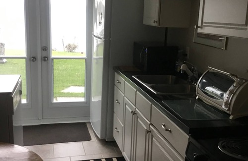 Orillia Apartamento | Lake front bachelor Close to all amenities casino Rama Ski hills