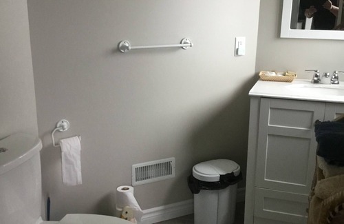 Orillia Apartamento | Lake front bachelor Close to all amenities casino Rama Ski hills
