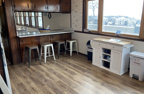 Huron Casa | Lake Front! Beach Access! Sunroom! Amazing Lake Views! New Listing! Cedar Point!