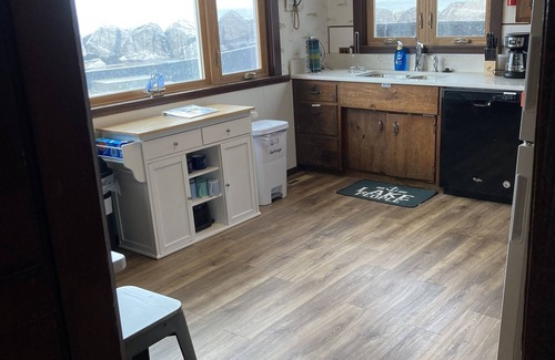 Huron Casa | Lake Front! Beach Access! Sunroom! Amazing Lake Views! New Listing! Cedar Point!