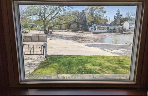 Huron Casa | Lake Front! Beach Access! Sunroom! Amazing Lake Views! New Listing! Cedar Point!