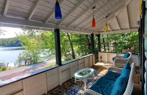 White Lake Casa | LAKE FRONT BETHEL WOODS Your Own Dock to use, Motor Boating Lake. Big Fish