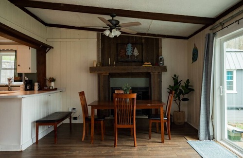 Martinsville Cabina | lake front cabin hot tub peaceful stunning views