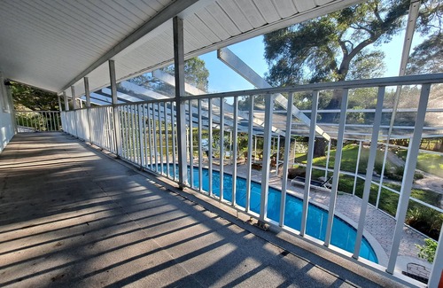 St. Petersburg - Clearwater Casa | Lake Front Charming Pinellas Park Ranch