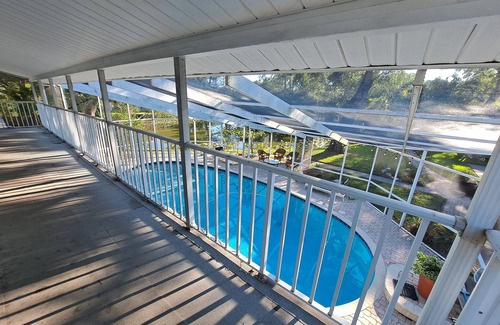 St. Petersburg - Clearwater Casa | Lake Front Charming Pinellas Park Ranch