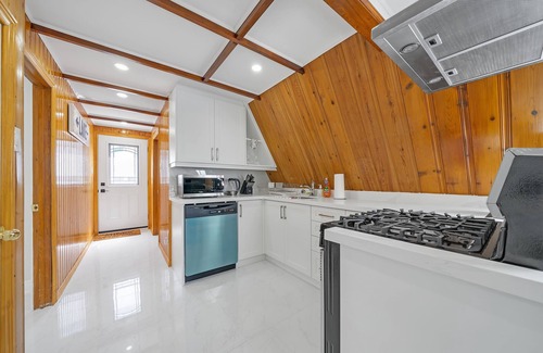 Barrie Casa | Lake front elf house🩷kayaks-fire pit🩷one hour away from Toronto