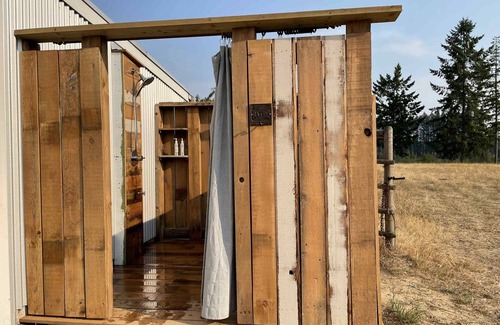 Black Creek Alquiler De RV | Lake Front Farm Glamping & Sauna Experience