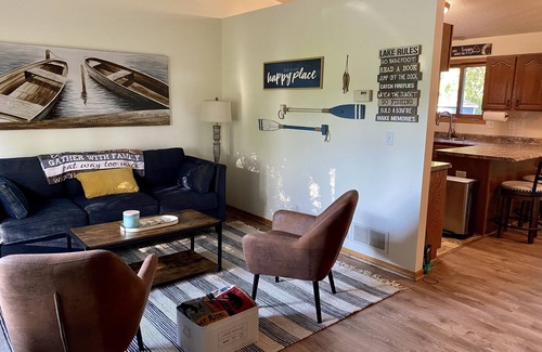 Lindstrom Casa | Lake front-Fishing-Snowmobile Trails Nearby!