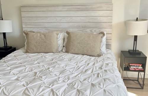 Kaslo Casa | Lake front home in beautiful Kaslo, BC, walking distance to town and Kaslo Bay!