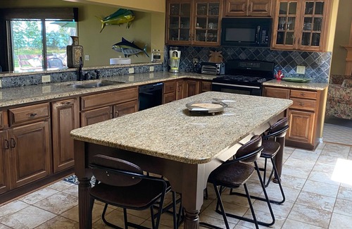 Irving Casa | Lake Front Home. Private stairs to private beach and bay. upscale 5 bedroom home