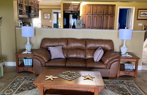 Irving Casa | Lake Front Home. Private stairs to private beach and bay. upscale 5 bedroom home