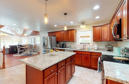 Ten Mile Casa | Lake Front house on Watts Bar Lake with large private dock, 2 screen porches
