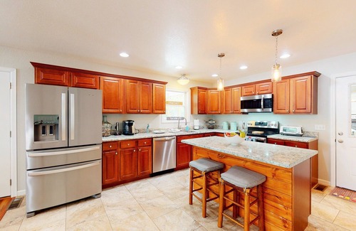 Ten Mile Casa | Lake Front house on Watts Bar Lake with large private dock, 2 screen porches