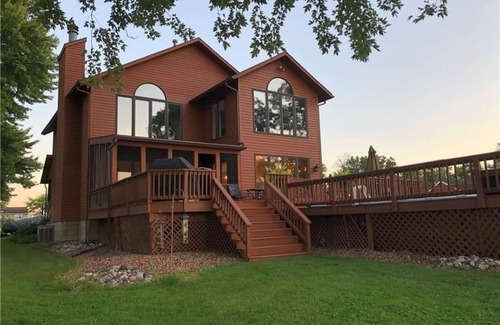 Brewerton Casa | Lake front house with Pool and hot tub and game room