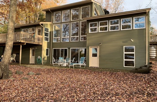 Gouldsboro Casa | Poconos de lujo frente al lago: jacuzzi / sauna / sala de juegos / kayaks / playa privada