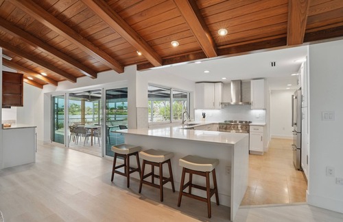 Beachview Country Club Estates Casa | Lake front Island Oasis with Private Pool & Bike to Beach – Sanibel Retreat