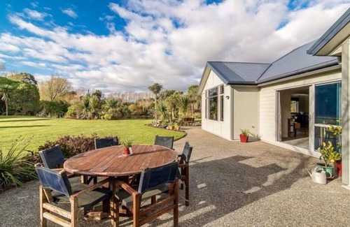 Paraparaumu Casa | Casa de estilo de vida frente al lago con sala de sauna