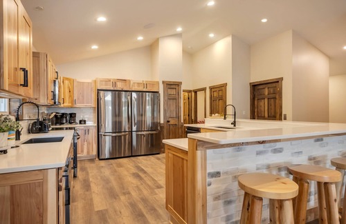 Lake Harmony Casa | "Lake Front Livin" Beautiful Lake Front View, Private Beach, Dock, Firepit, Game Room, Kayak/ Canoe